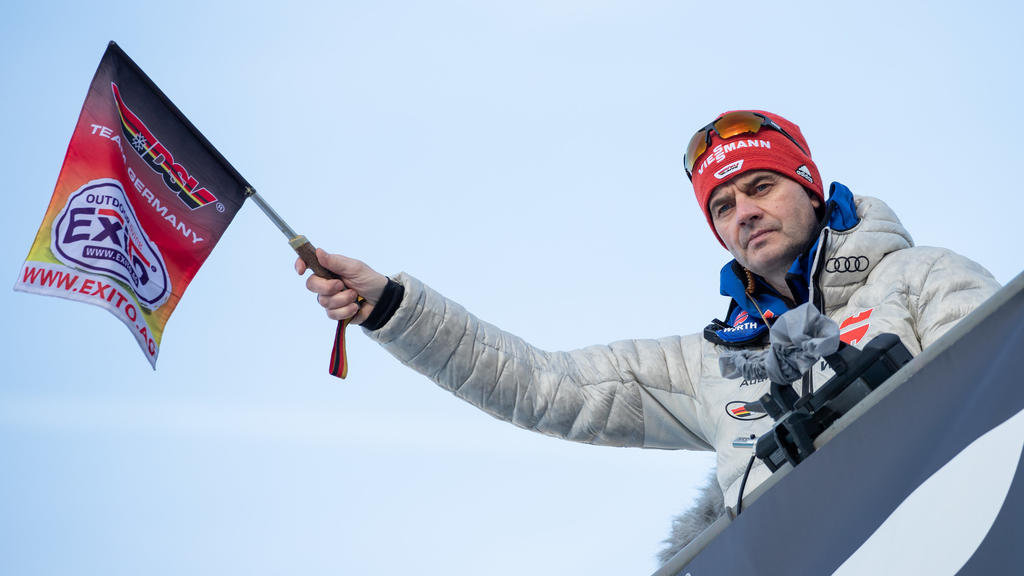 ARCHIV - 31.12.2019, Bayern, Garmisch-Partenkirchen: Ski nordisch/Skispringen: Weltcup: Vierschanzentournee, Großschanze, Herren, Training. Stefan Horngacher, Bundestrainer der deutschen Skispringer. (Zu dpa: "Skisprung-Coach Horngacher: Corona-Maßna