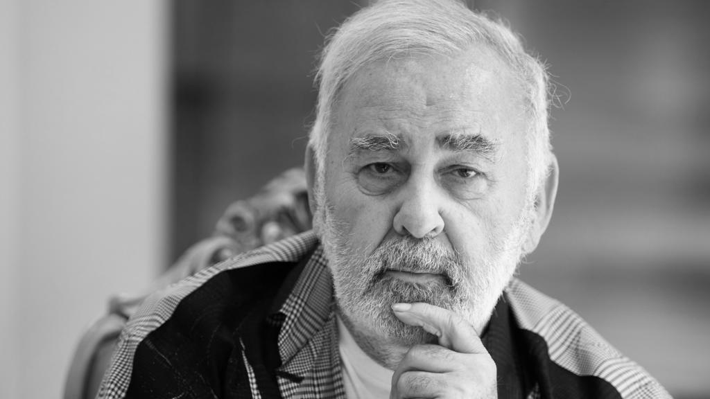 ARCHIV - 10.07.2019, Berlin: Udo Walz in seinem Salon am Kurfürstendamm. Berlins Promi-Friseur Udo Walz ist tot. Er starb am Freitag (20.11.20) im Alter von 76 Jahren. Foto: Soeren Stache/dpa +++ dpa-Bildfunk +++