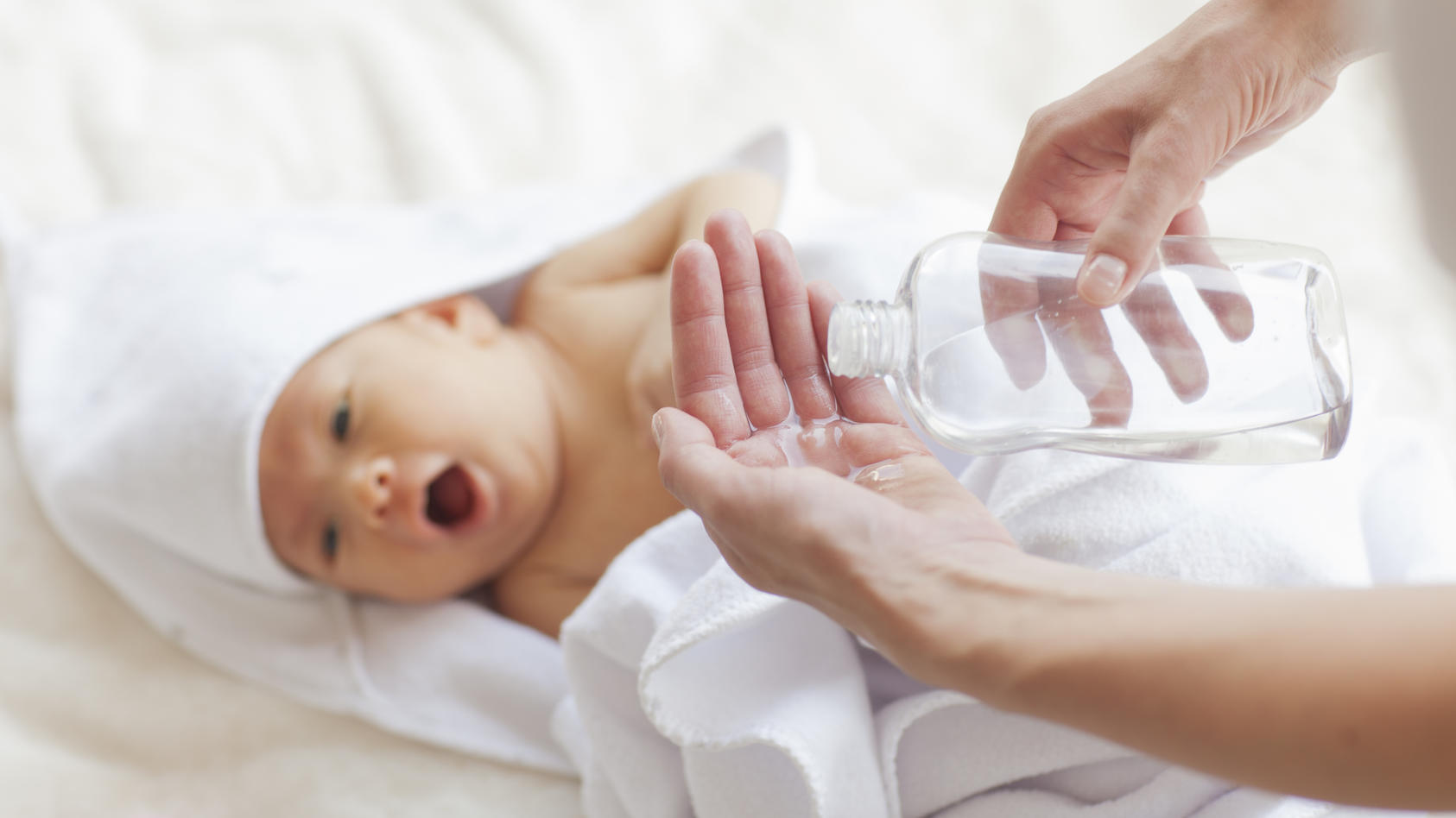 Babyöle kommen direkt an die empfindliche Haut, deshalb sind die Inhaltsstoffe hier besonders wichtig.
