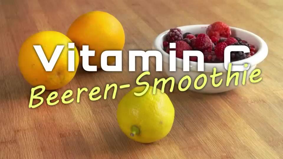 Überschrift Vitamin C mit Beerensmoothie im Hintergrund