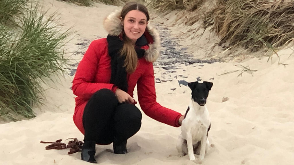 Johanna Paulsen mit ihrem Hund
