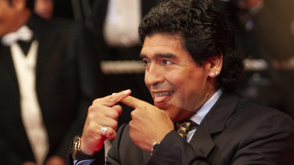 Ex-star du football argentin Diego Maradona arrive pour la premire de film Mhuggle pendant le Festival de Cannes au Palais des Festivals de Cannes, France, 20 mai 2008 262450 2008-05-20 PUBLICATIONxINxGERxAUTxONLY Copyright: xRosaxBamex/xStarfacex S