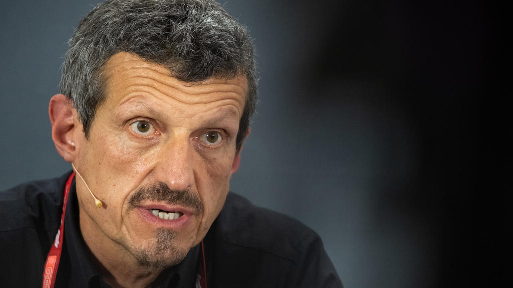 ARCHIV - 26.07.2019, Baden-Württemberg, Hockenheim: Motorsport: Formel-1-Weltmeisterschaft, Grand Prix von Deutschland. Günther Steiner, Teamchef des Teams Haas F1, nimmt an einer Pressekonferenz teil. Steiner nährte vor dem Rennen in Imola am Sonnta
