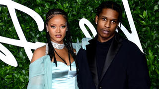 Rihanna und A$AP Rocky bei den "Fashion Awards 2019" in London.