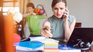 Homeoffice in Corona-Zeiten hat vor allem berufstätigen Müttern zugesetzt.