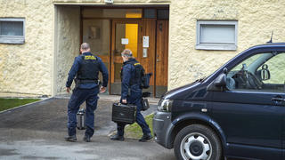  Police investigating the apartment in Stockholm, Sweden, on December 01, 2020, where a 70-year-old woman in has kept her son imprisoned for 28 years. The son, who is now in his 40s, was found on Sunday by a relative lying on a blanket on the floor in the apartment. The man, who has been taken to hospital, is severely malnourished, has no teeth in his mouth, has a substandard language and wounds all over his body. STOCKHOLM Sweden x10090x *** Police investigating the apartment in Stockholm, Sweden, on December 01, 2020, where a 70 year old woman in has kept her son imprisoned for 28 years The son, who is now in his 40s, was found on Sunday by a relative lying on a blanket on the floor in the apartment The man, who has been taken to hospit PUBLICATIONxINxGERxSUIxAUTxONLY Copyright: xClaudioxBrescianix/xTTx SON IMPRISONED FOR 28 YEAR