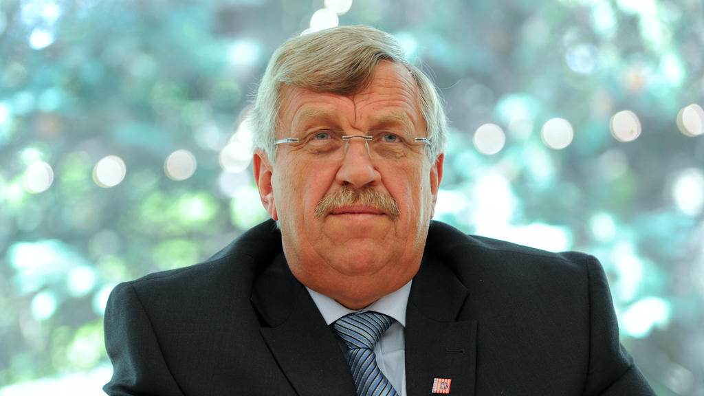 ARCHIV - 25.06.2012, Hessen, Kassel: Walter Lübcke (CDU), Regierungspräsident von Kassel, spricht bei einer Pressekonferenz im Jahr 2012. Der Politiker wurde im Juni 2019 ermordet. (zu dpa «"Schuss in der Nacht" - Doku-Drama zum Lübcke-Mord Foto: Uwe