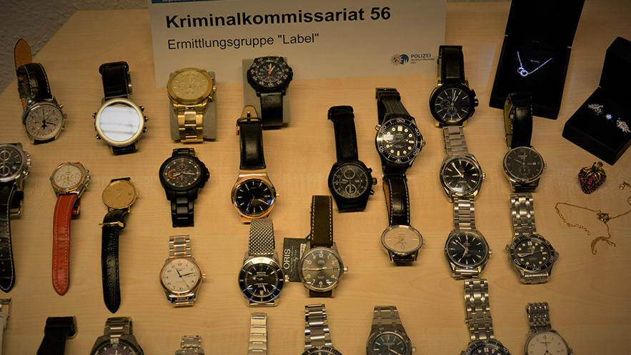 Diebesbeute einer Paket-Bande vom Kölner Flughafen