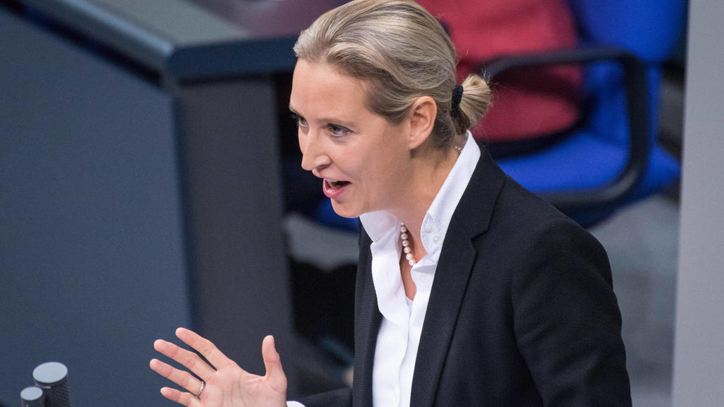 Berlin, Plenarsitzung im Bundestag Deutschland, Berlin - 09.12.2020: Im Bild ist Alice Weidel afd während der Sitzung des deutschen Bundestags zu sehen. Berlin Bundestag Berlin Deutschland *** Berlin, Plenary Session in the German Bundestag Germany,