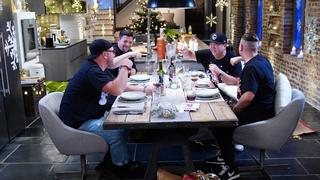 Max Strohe, Tim Mälzer, The Duc Ngo und Tim Raue kochen bei "Kitchen Impossible - Die Weihnachts-Edition" 2020 gegeneinander.