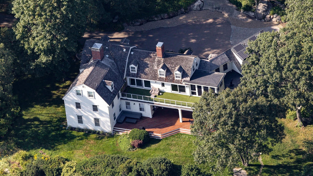 Maxwell und ihr Ehemann Scott Borgerson leben in einem luxuriösen Haus in Massachusetts.