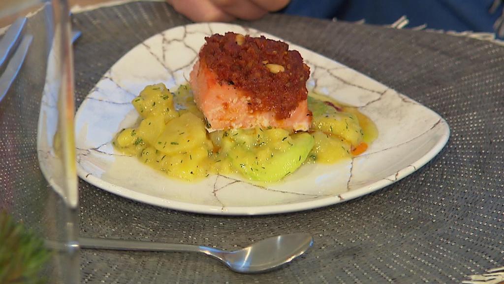 Wildlachs mit Kartoffel-Gurken-Salat