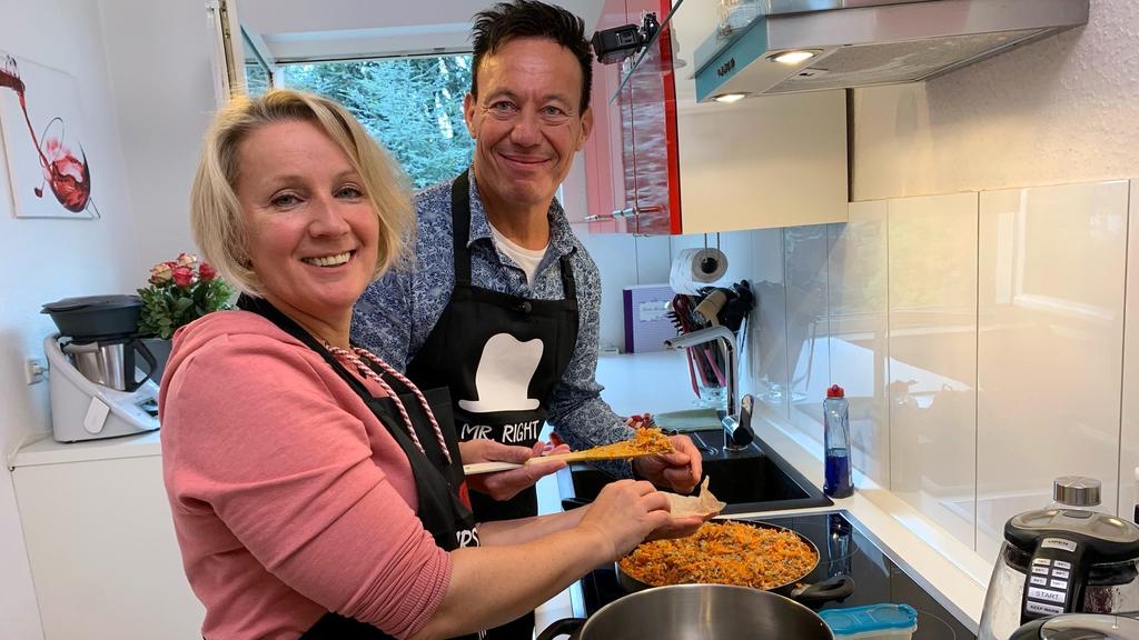 Die Gastgeber Susanne und Frank Foto: TVNOW / ITV Studios