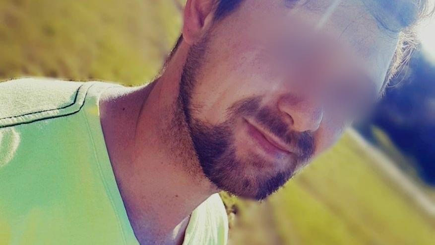 Der kleine durfte nur zwei Jahre alt werden, Der Partner seiner Mutter missbrauchte das Kind über einen längeren Zeitraum, schlug es, tötete es am 10. Juli 2020.