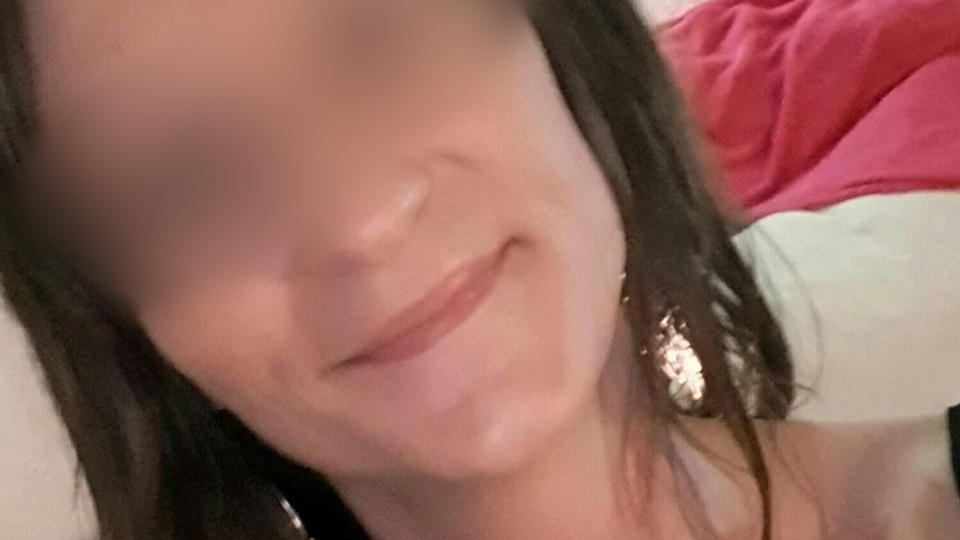 Der kleine durfte nur zwei Jahre alt werden, Der Partner seiner Mutter missbrauchte das Kind über einen längeren Zeitraum, schlug es, tötete es am 10. Juli 2020.