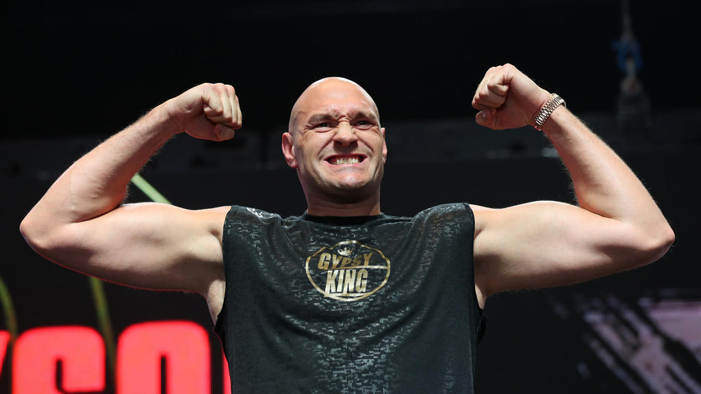 ARCHIV - 21.02.2020, USA, Las Vegas: Boxen: WBO-Weltmeisterschaft im Schwergewicht, Deontay Wilder - Tyson Fury. Tyson Fury kommt zum Wiegen. Weltmeister Tyson Fury sieht im Boxen eine Art Lebensversicherung. (zu dpa: "Weltmeister Fury: Boxen «mein S