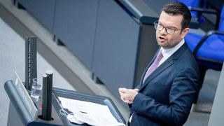 20.11.2020, Berlin: Marco Buschmann, erster Parlamentarischer Geschäftsführer der FDP-Bundestagsfraktion, spricht bei der Sitzung des Bundestags. Thema ist die aktuelle Stunde - Bedrängung von Abgeordneten verurteilen. Foto: Kay Nietfeld/dpa +++ dpa-Bildfunk +++