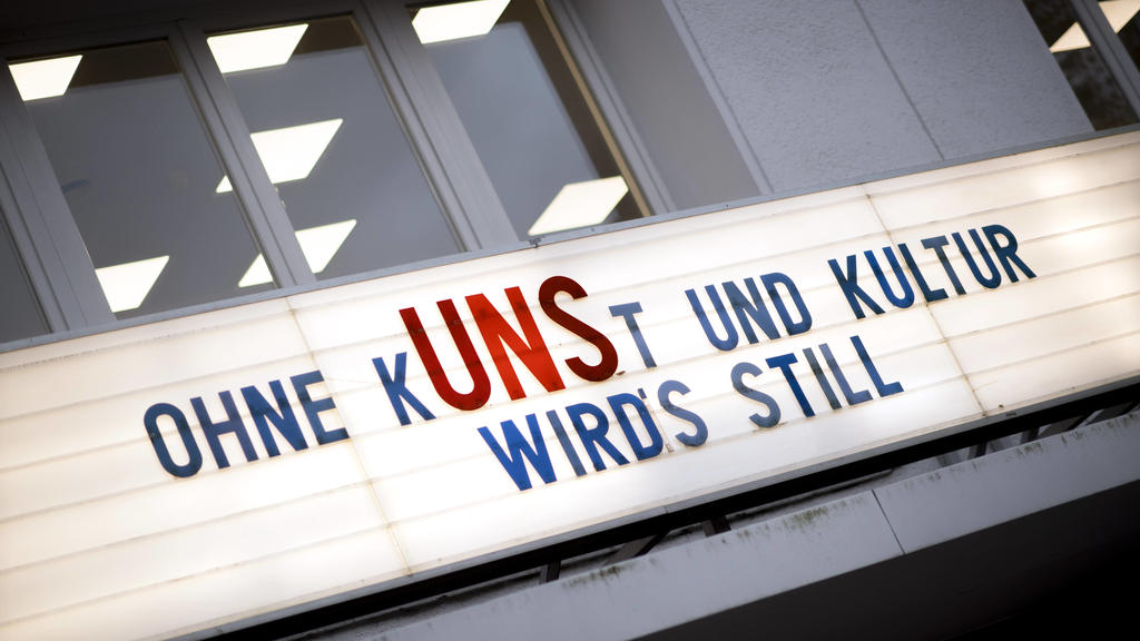 Künstlern und Kulturbetrieben sind seit beginn der Pandemie fast alle Einnahmen weggebrochen.