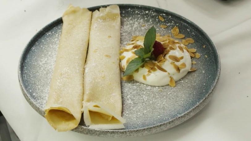 Palatschinken mit Mandelsahne