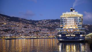 Tui Cruises Kreuzfahrtschiff vor den Kanarischen Inseln