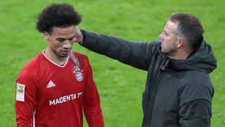  FC Bayern Muenchen vs. VfL Wolfsburg, 1. Bundesliga, 16.12.2020 l-r: Leroy Sane 10 FC Bayern Muenchen wird von Chef-Trainer Hansi Flick FC Bayern Muenchen abgeklatscht nach seiner Auswechslung, FC Bayern Muenchen vs. VfL Wolfsburg, 1. Bundesliga, 16.12.2020, Foto: Christian Kolbert/kolbert-press/Pool - Editorial Use ONLY - DFL regulations prohibit any use of photographs as image sequences and/or quasi-video - National and International News Agencies OUT MÃ¼nchen Allianz Arena Bayern Deutschland *** FC Bayern Muenchen vs VfL Wolfsburg, 1 Bundesliga, 16 12 2020 l r Leroy Sane 10 FC Bayern Muenchen is high-fived by head coach Hansi Flick FC Bayern Muenchen after his substitution, FC Bayern Muenchen vs VfL Wolfsburg, 1 Bundesliga, 16 12 2020, Foto Christian Kolbert kolbert press Pool Editorial Use ONLY DFL regulations prohibit any use of photographs as image sequences and or quasi video National and International News Agencies OUT MÃ¼nchen Allianz Arena Bayern Deutschland Poolfoto Christian Kolbert/kolbert-press/Pool ,EDITORIAL USE ONLY