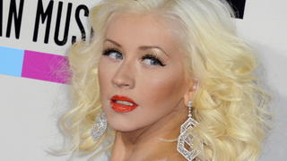 ARCHIV - 24.11.2013, USA, Los Angeles: Die US Sängerin Christina Aguilera kommt zur Verleihung der 41. American Music Awards im Nokia Theater. Pop-Ikone Aguilera feiert am 18.12.2020 ihren 40. Geburtstag. Foto: Paul Buck/EPA/dpa +++ dpa-Bildfunk +++