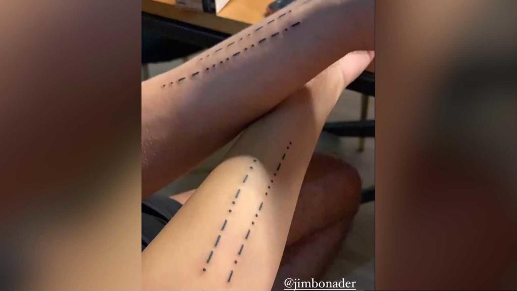Diese Tattoos erstrecken sich auf den Unterarmen von Jimi und Yeliz
