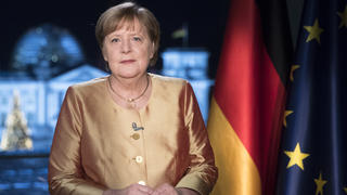 dpatopbilder - ACHTUNG: SPERRFRIST 31. DEZEMBER 00:00 UHR. FREI FÜR DONNERSTAGSAUSGABEN - 30.12.2020, Berlin: Bundeskanzlerin Angela Merkel (CDU) spricht bei der Fernsehaufzeichnung ihrer jährlichen Neujahrsansprache im Kanzleramt. (zu dpa "Merkel ruft auch für 2021 zu Zusammenhalt gegen Corona auf") Foto: Markus Schreiber/AP/Pool/dpa +++ dpa-Bildfunk +++