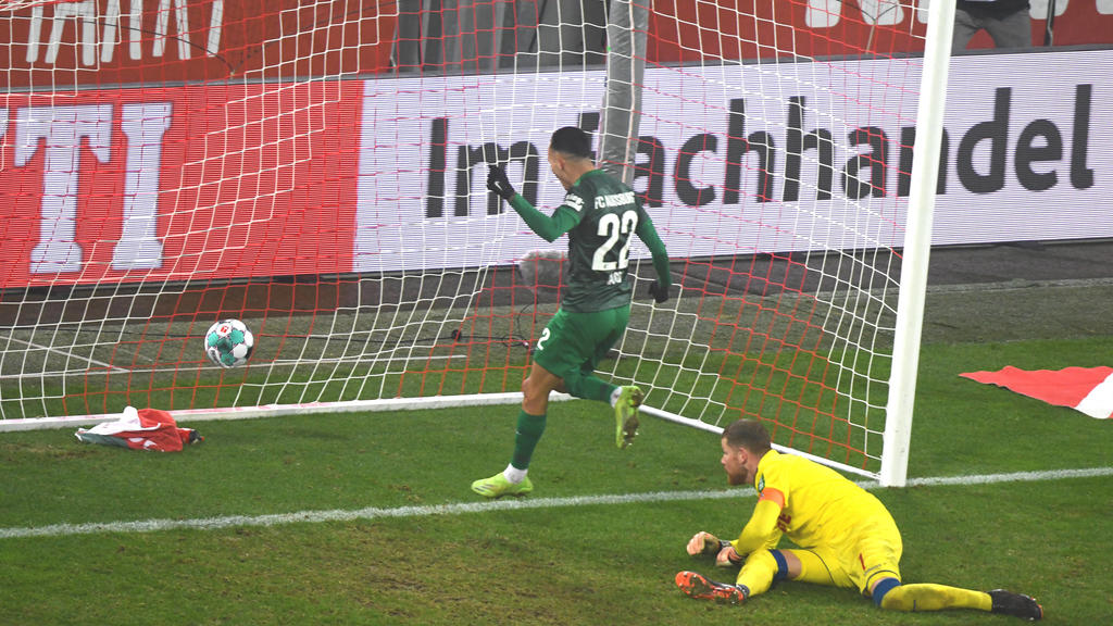 1. FC Köln - FC Augsburg / 02.01.2021 / Tor 0:1 durch Iago FCA gegen Torwart Timo Horn Köln DFL REGULATIONS PROHIBIT ANY USE OF PHOTOGRAPHS AS IMAGE SEQUENCES AND/OR QUASI-VIDEO EDITORIAL USE ONLY Copyright nur fuer journalistische Zwecke *** 1 FC
