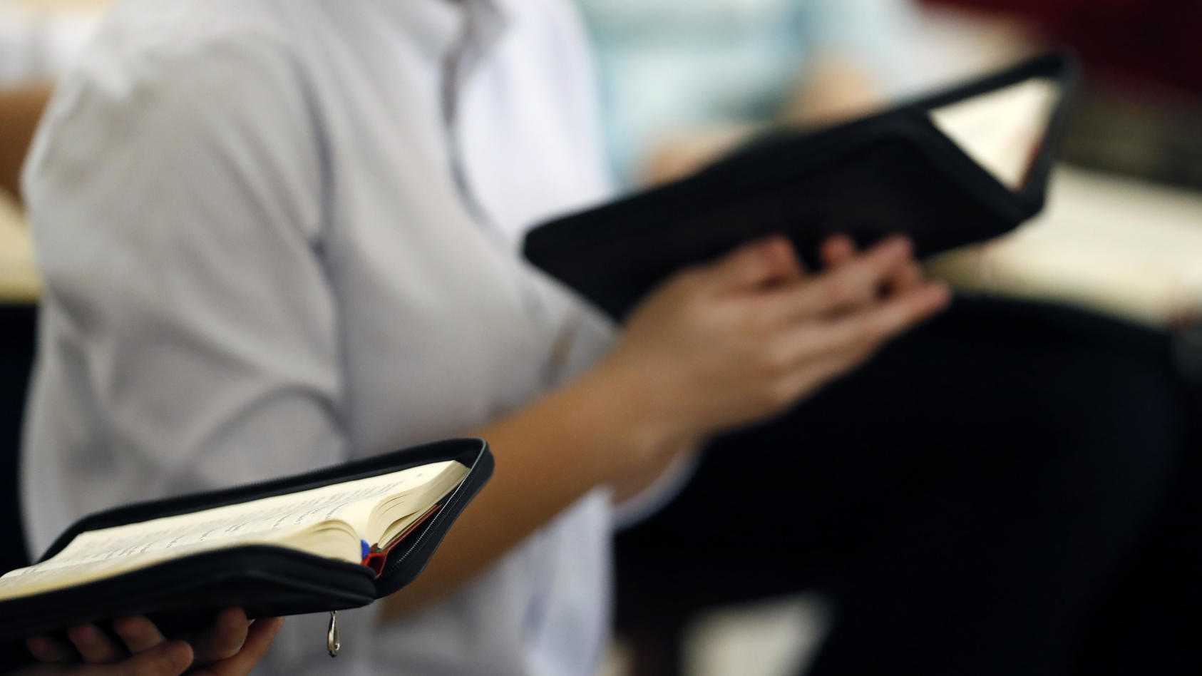 In einer Freikirche im nordrhein-westfälischen Herford hat die Polizei einen Gottesdienst mit mehr als 100 Teilnehmenden aufgelöst.