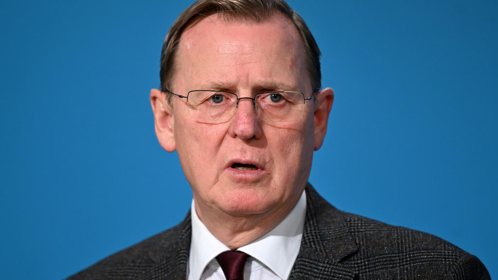 Bodo Ramelow (Die Linke), Ministerpräsident von Thüringen, spricht vor der Presse.