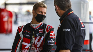  2020 Abu Dhabi GP YAS MARINA CIRCUIT, UNITED ARAB EMIRATES - DECEMBER 10: Mick Schumacher, Haas F1, with Guenther Steiner, Team Principal, Haas F1 during the Abu Dhabi GP at Yas Marina Circuit on Thursday December 10, 2020 in Abu Dhabi, United Arab Emirates. Photo by Andy Hone / LAT Images Images PUBLICATIONxINxGERxSUIxAUTxHUNxONLY GP2017_091256_ONZ1517