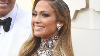 Jennifer Lopez hat auch mit 51 Jahren noch einen Super-Body.