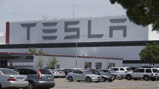  The idle Tesla Factory is seen in Fremont, California on Sunday, May 10, 2020. Shelter in place orders because of coronavirus have closed the plant. In a series of tweets Saturday, Tesla CEO Elon Musk threatened to move the company s headquarters to Texas or Nevada, where shelter-in-place rules are less restrictive. PUBLICATIONxINxGERxSUIxAUTxHUNxONLY SXP2020051002 TERRYxSCHMITT