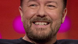 Ricky Gervais ist für seinen kontroversen Humor bekannt und macht mit seinen Witzen auch vor dem Coronavirus keinen Stop.
