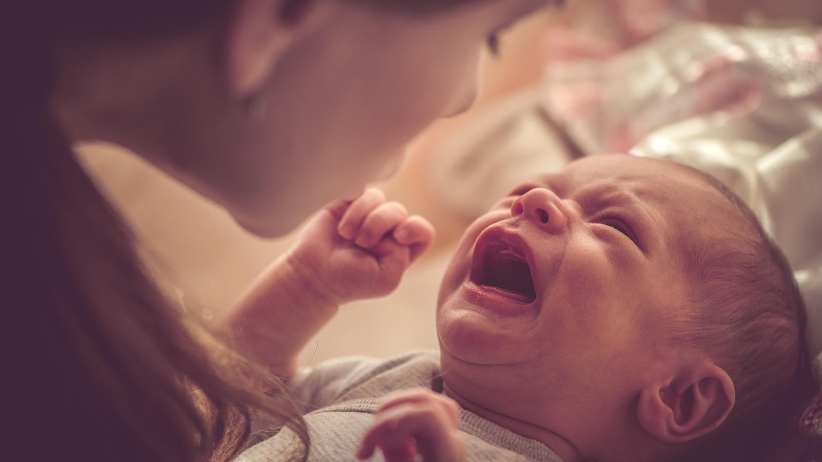 Wenn Baby schreit, stehen Eltern oft vor einem Rätsel.