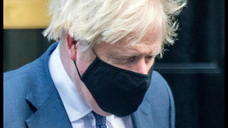 . 06/01/2021. London, United Kingdom. PM Johnson Departs No.10. Prime Minister Boris Johnson departs Downing Street for the House of Commons. PUBLICATIONxINxGERxSUIxAUTxHUNxONLY xMartynxWheatleyx/xi-Imagesx IIM-21964-0008 