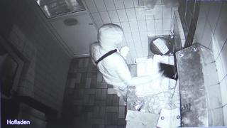 Überwachungskamera filmt Einbrecher im Hofladen