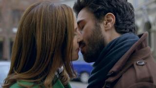Katrin und Tobias küssen sich