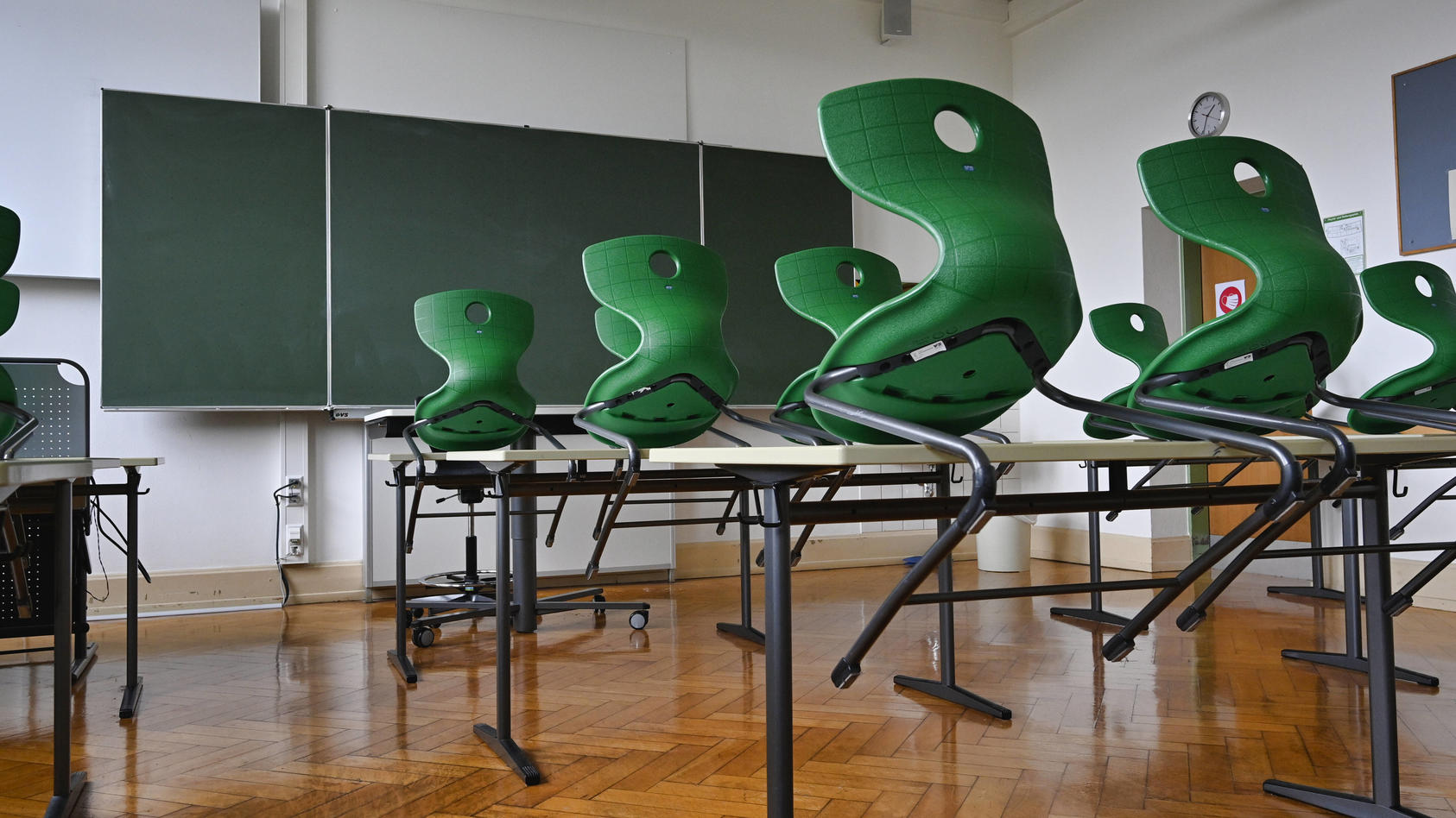 in-deutschland-fehlen-laut-gewerkschaft-gew-bis-zu-500000-lehrerinnen-und-lehrer