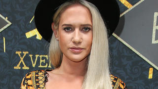 ARCHIV - 10.09.2018, Berlin: Sarah Knappik als Gast bei dem Fotocall am Goldenen Teppich anlässlich von «BABYLON BERLIN - Golden Hours» in der Bar Tausend. (zu dpa «Ex-Dschungelcamperin Sarah Knappik ist schwanger») Foto: Gerald Matzka/zb/dpa +++ dpa-Bildfunk +++
