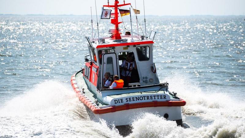 Die Deutsche Gesellschaft zur Rettung Schiffbrüchiger (DGzRS) hat im vergangenen Jahr rund 3500 Menschen geholfen.