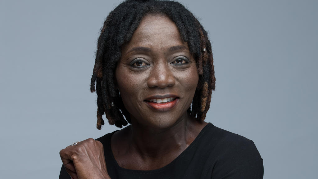 Auma Obama hat mehrere Jahre in Deutschland gewohnt.