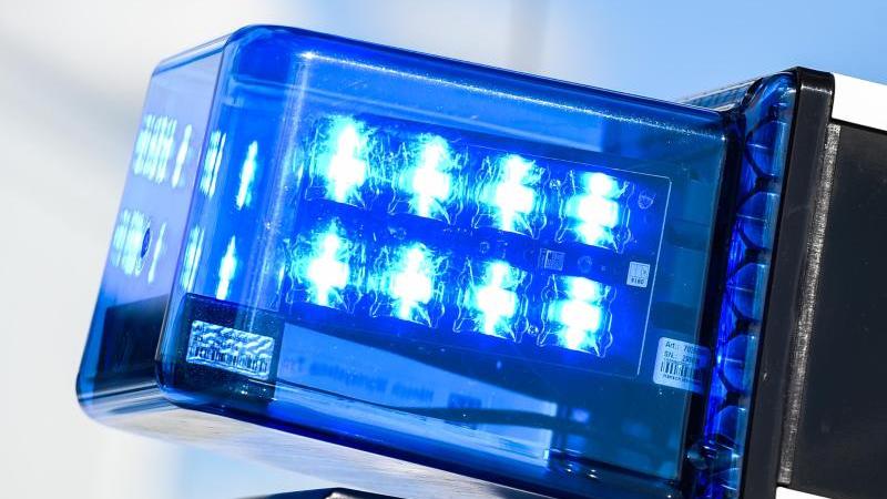 Friseur Schneidet Im Keller Haare Und Bekommt Polizeibesuch