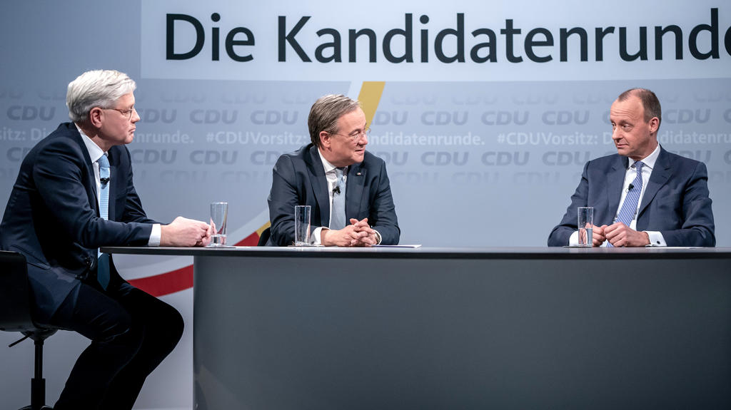 ARCHIV - 08.01.2021, Berlin: Die drei Kandidaten für den CDU-Parteivorsitz Friedrich Merz (r-l) , Armin Laschet und Norbert Röttgen sitzen nach einer Diskussionsrunde im Konrad-Adenauer-Haus. Vor der Wahl des CDU-Bundesvorsitzenden stellen sich die K