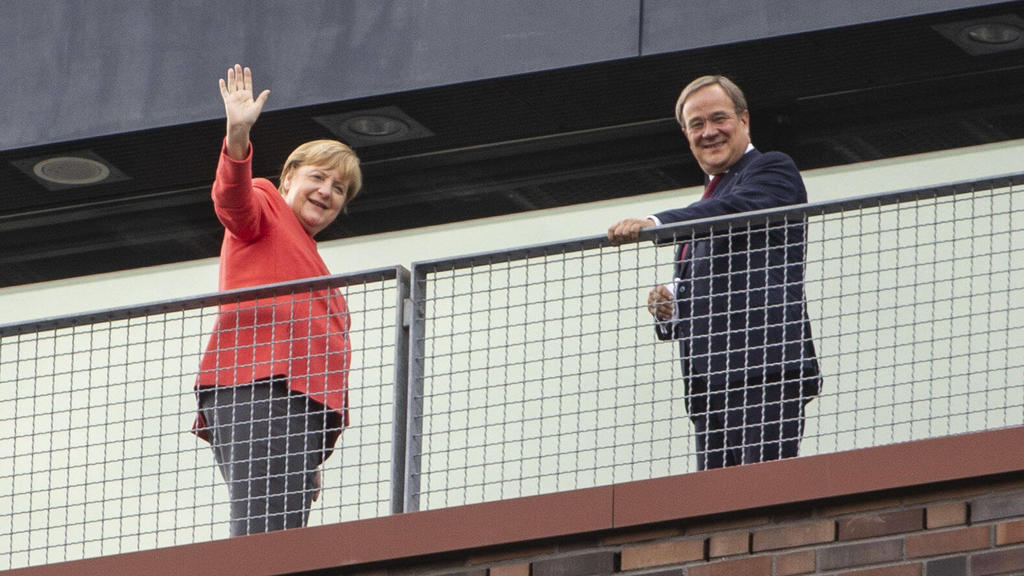18.08.2020, Essen , Bundeskanzlerin Angela Merkel mit NRW-Ministerpräsident Armin Laschet zu Gast auf Zeche Zollverein in Essen. *** 18 08 2020, Essen , Chancellor Angela Merkel with NRW Prime Minister Armin Laschet as guests at Zeche Zollverein in