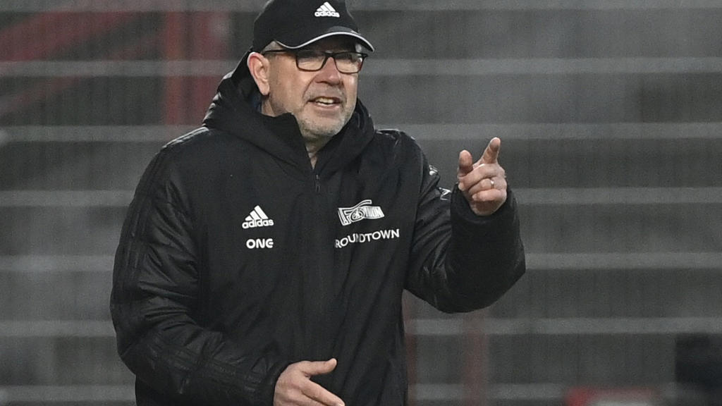 Soccer Football - Bundesliga - 1. FC Union Berlin v VfL Wolfsburg - Stadion An der Alten Forsterei, Berlin, Germany - January 9, 2021 1. FC Union Berlin coach Urs Fischer reacts Pool via REUTERS/John Macdougall DFL regulations prohibit any use of pho