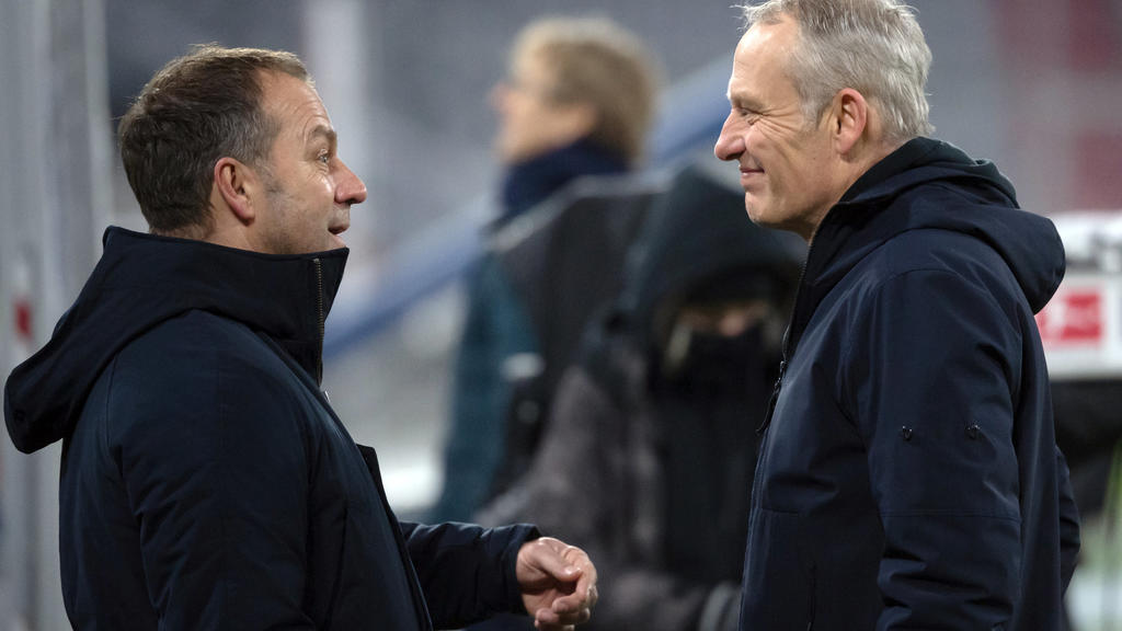 17.01.2021, Bayern, München: Fußball: Bundesliga, Bayern München - SC Freiburg, 16. Spieltag in der Allianz Arena. Trainer Hansi Flick (l) von München und Trainer Christian Streich von Freiburg stehen nach dem Spiel zusammen. Foto: Sven Hoppe/dpa - W