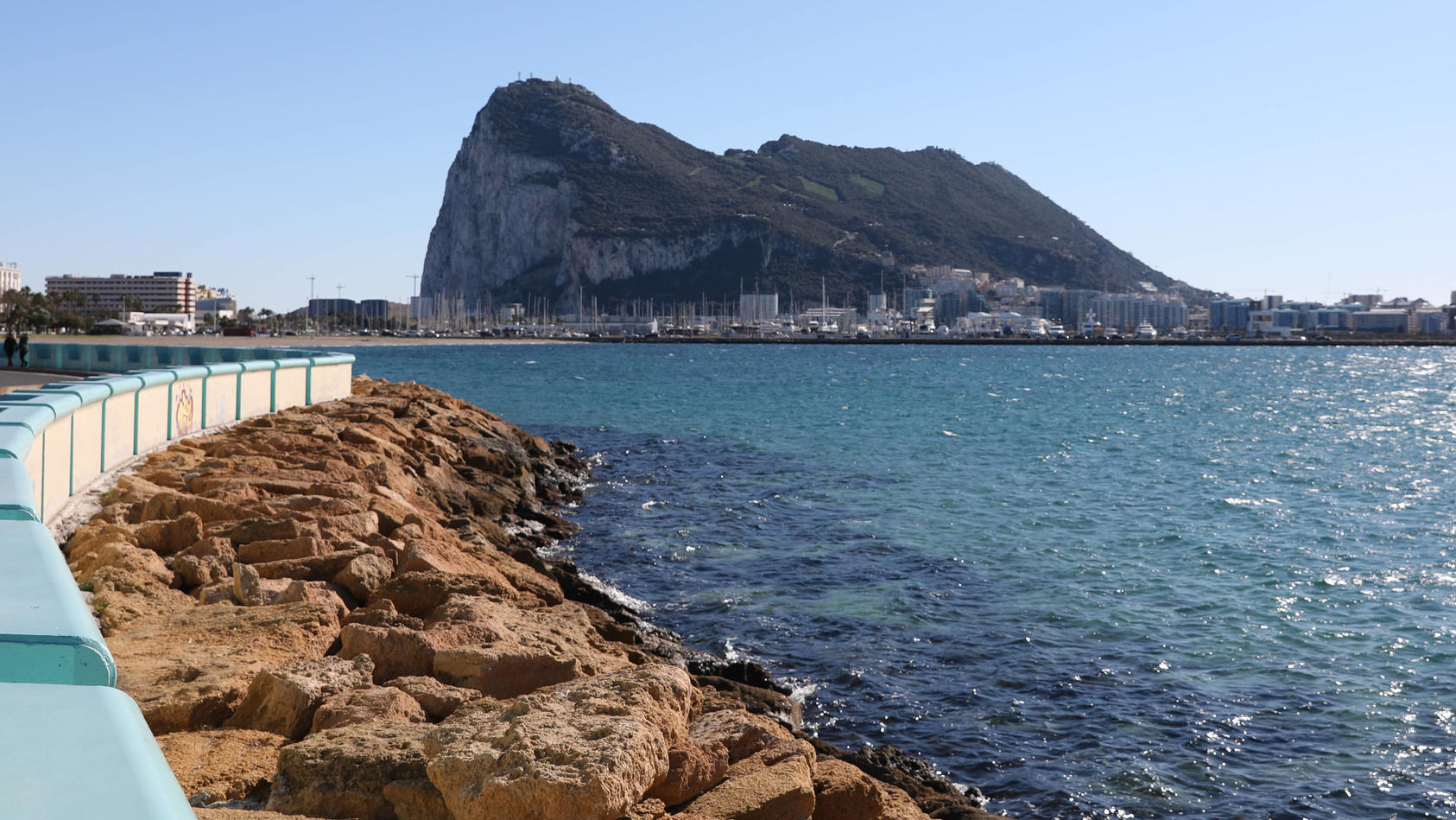 Auf der kleinen Halbinsel Gibraltar scheint die Corona-Pandemie aktuell trotz hoher Inzidenzen unter Kontrolle zu sein.