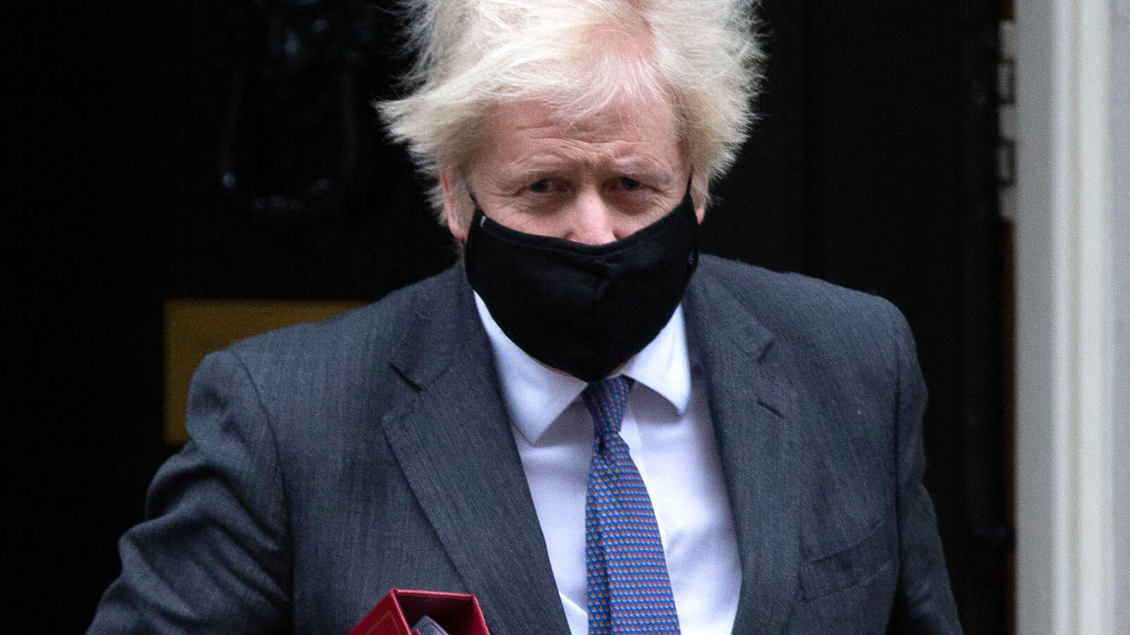  . 20/01/2021. London, United Kingdom. UK Prime Minister, Boris Johnson, leaves Number 10 Downing Street to go to the House of Commons for Prime Ministers Questions. He will face Keir Starmer across the despatch box on the day Joe Biden is sworn in a